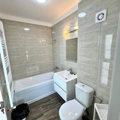 Location d’un appartement récemment rénové de 3 pièces, 6ᵉ secteur, quartier Chiajna, Bucarest, Roumanie